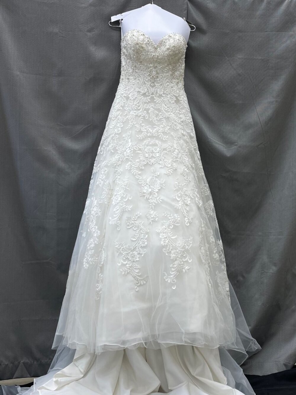 Danielle Caprese Kleinfeld Lace Wedding Gown Size 8